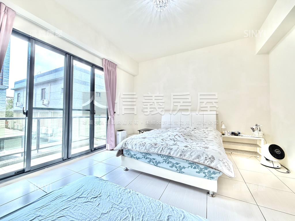 仁里文苑四房邊間前院別墅房屋室內格局與周邊環境