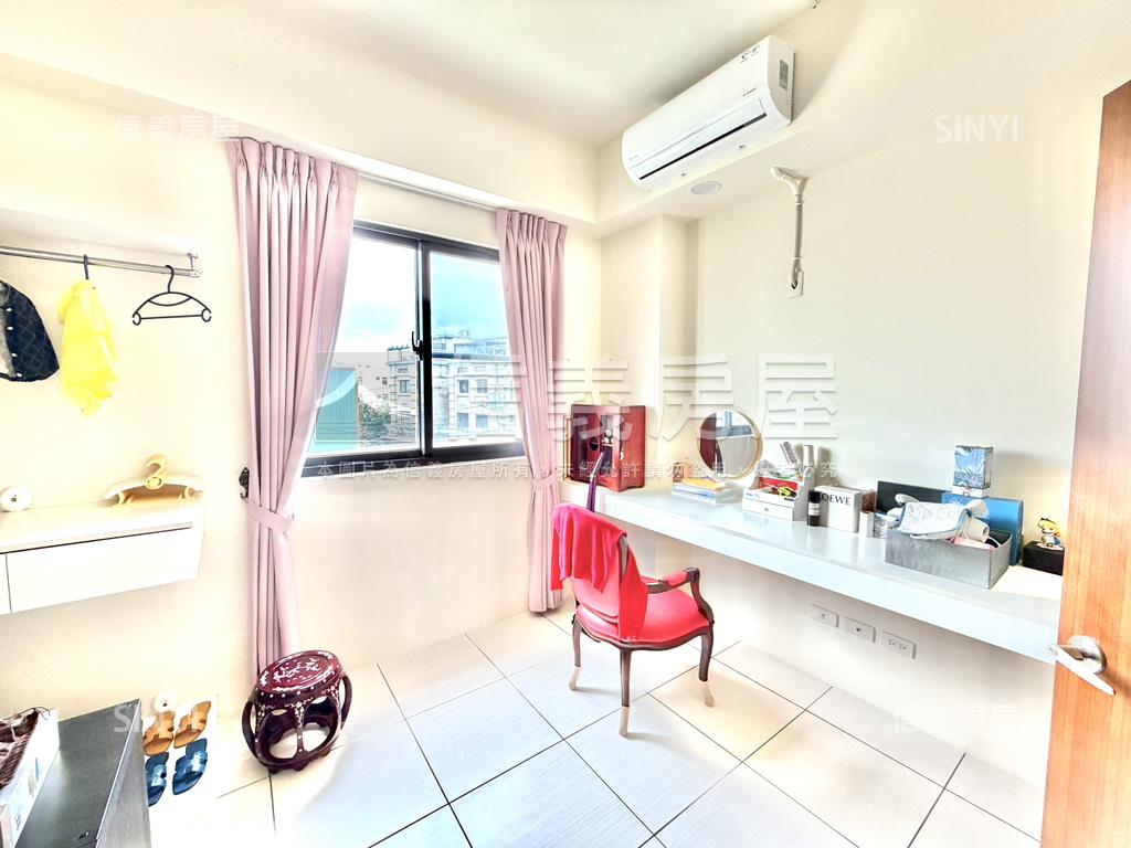 仁里文苑四房邊間前院別墅房屋室內格局與周邊環境