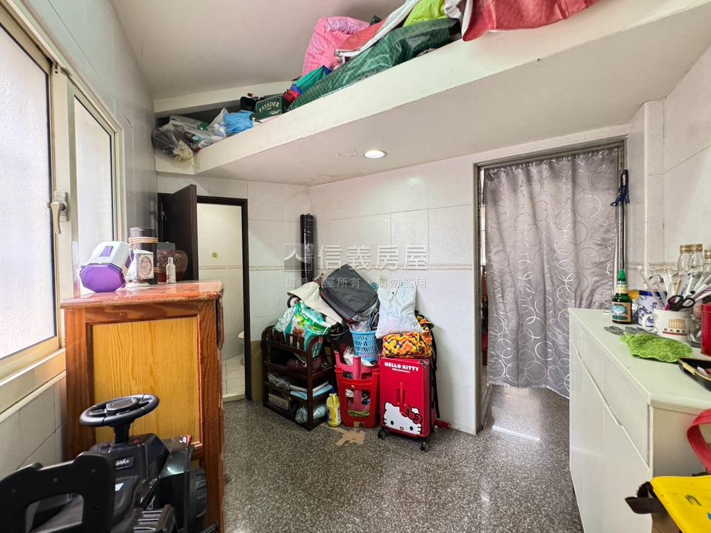 忠孝街臨路店面房屋室內格局與周邊環境
