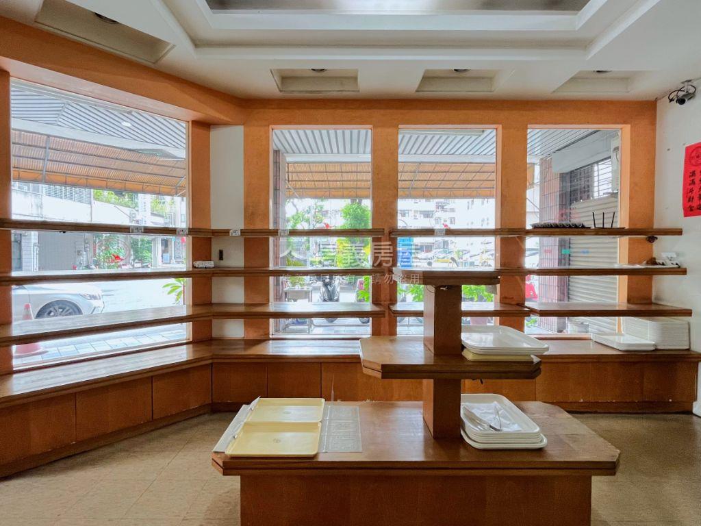 轉角Ｃ位黃金樓店房屋室內格局與周邊環境