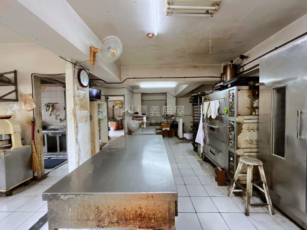 轉角Ｃ位黃金樓店房屋室內格局與周邊環境