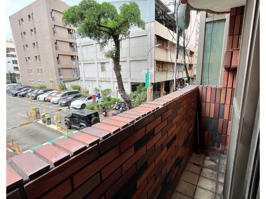 轉角Ｃ位黃金樓店房屋室內格局與周邊環境