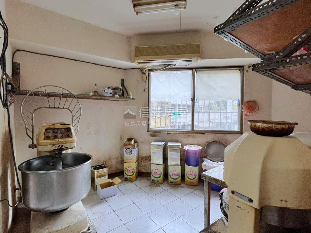 轉角Ｃ位黃金樓店房屋室內格局與周邊環境