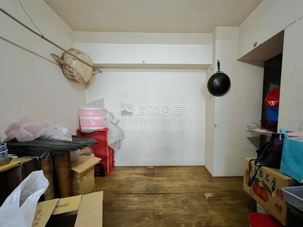 轉角Ｃ位黃金樓店房屋室內格局與周邊環境