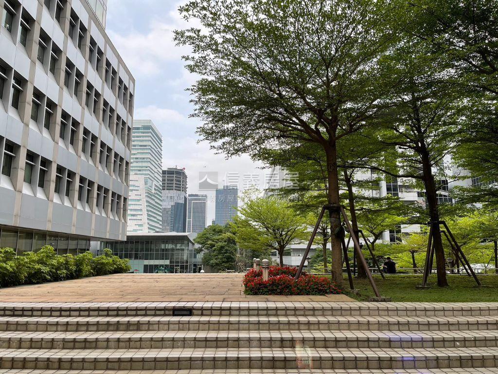 南軟園區二期Ｆ棟高樓房屋室內格局與周邊環境