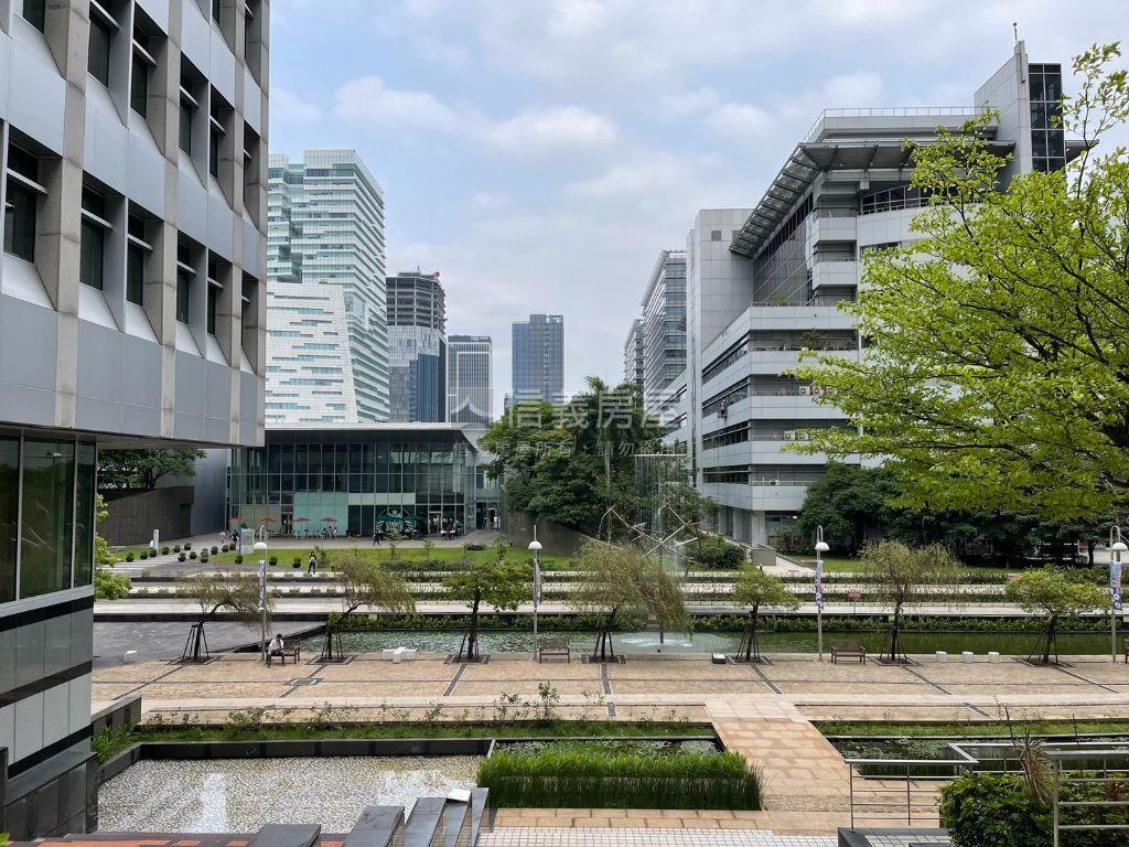 南軟園區二期Ｆ棟高樓房屋室內格局與周邊環境