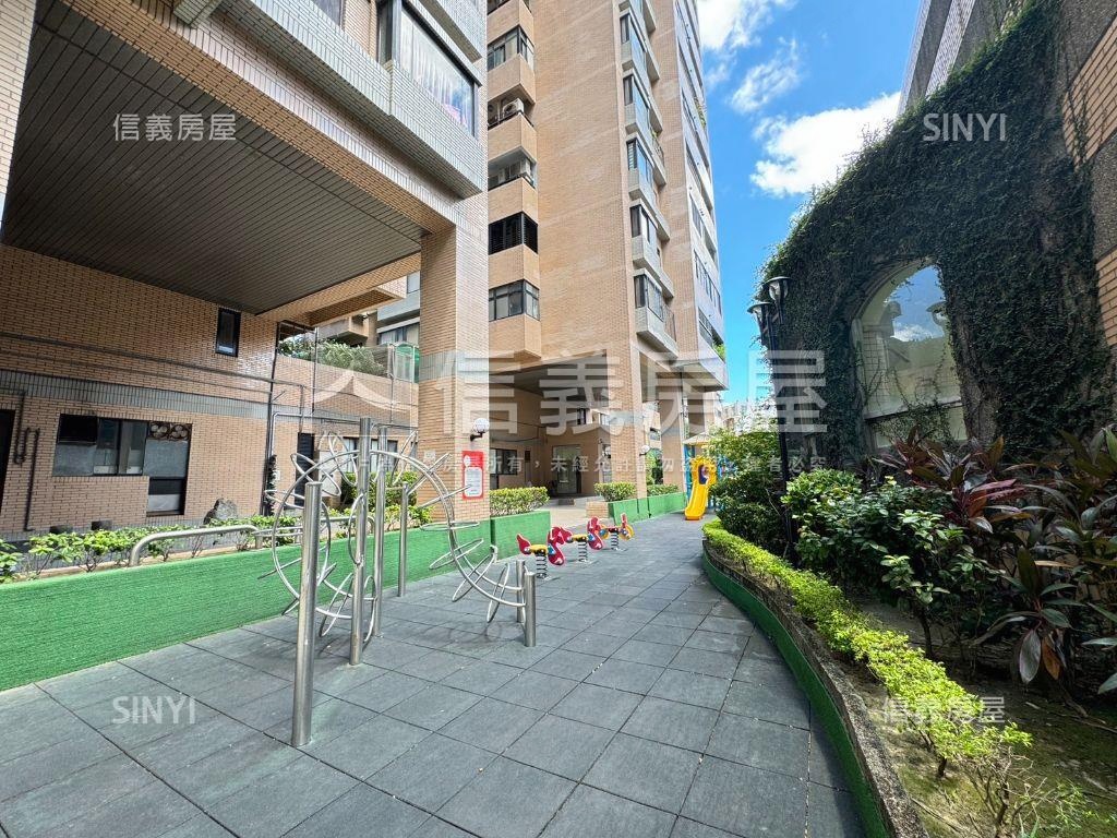 潤泰新大陸四房加車位房屋室內格局與周邊環境