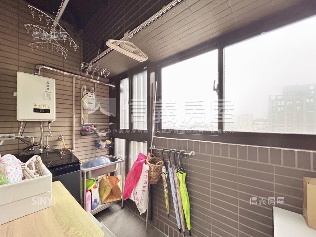 高樓山景精美裝潢三房車位房屋室內格局與周邊環境