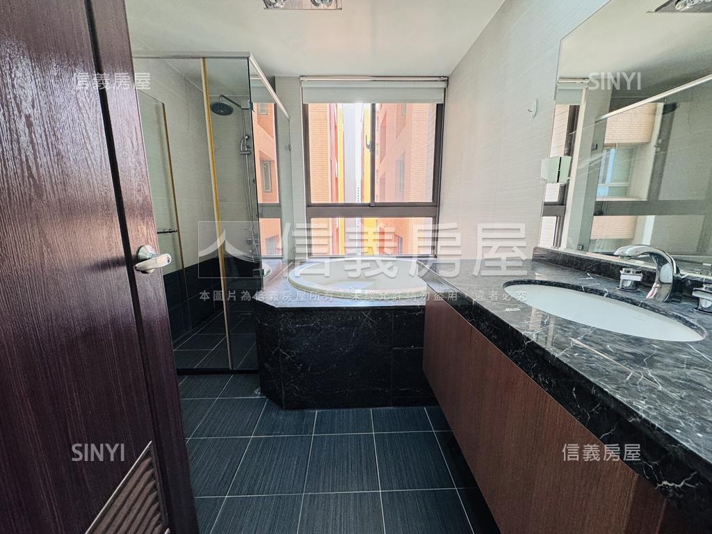 總太如來高樓視野４房房屋室內格局與周邊環境