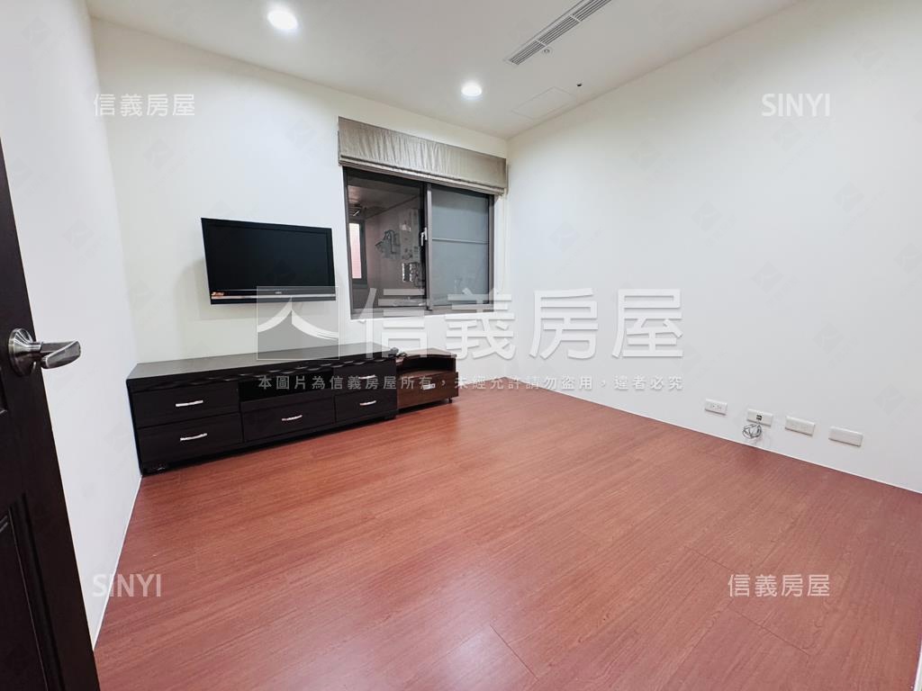 總太如來高樓視野４房房屋室內格局與周邊環境