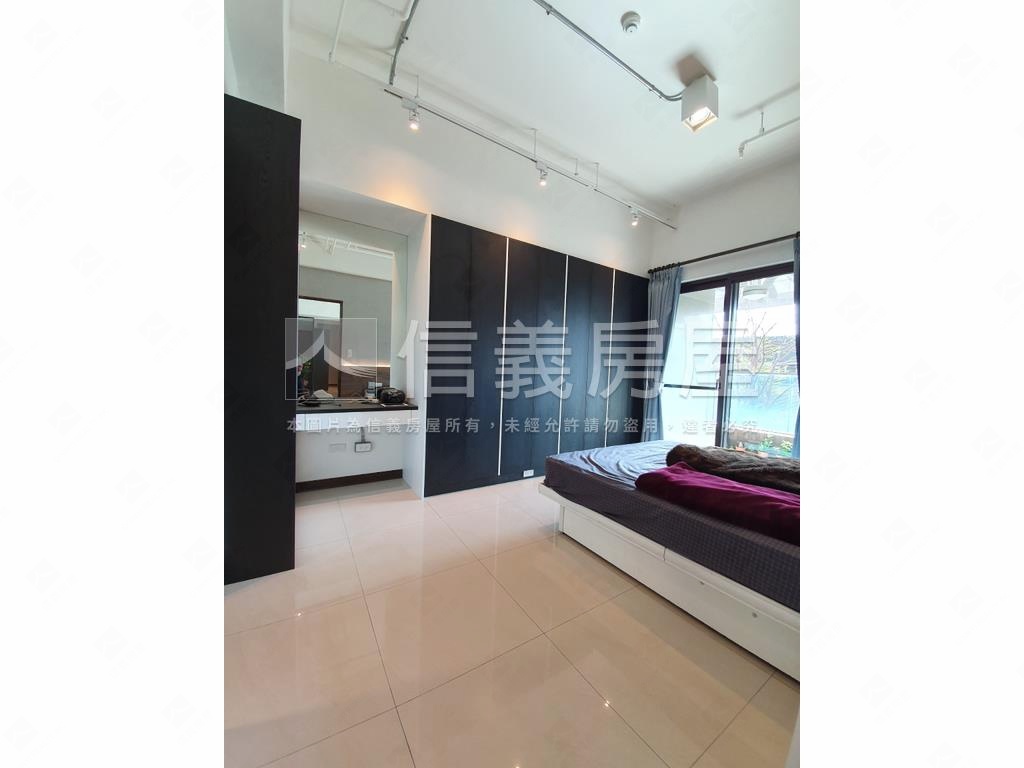 全坤世紀館精品美三房房屋室內格局與周邊環境