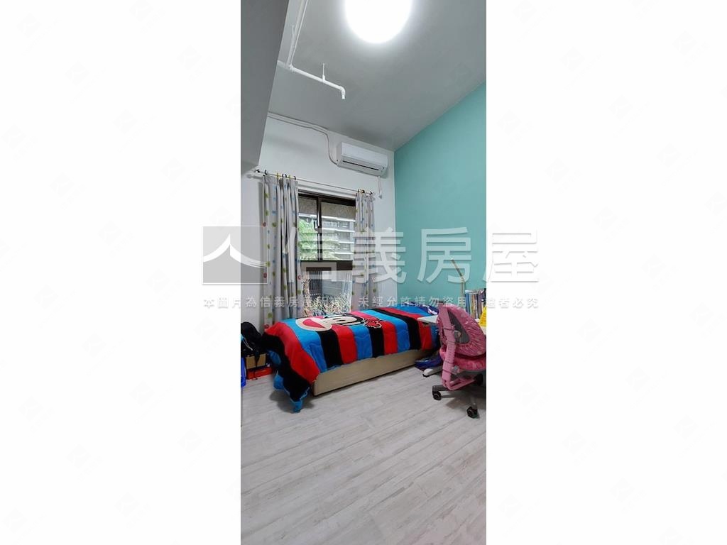 全坤世紀館精品美三房房屋室內格局與周邊環境