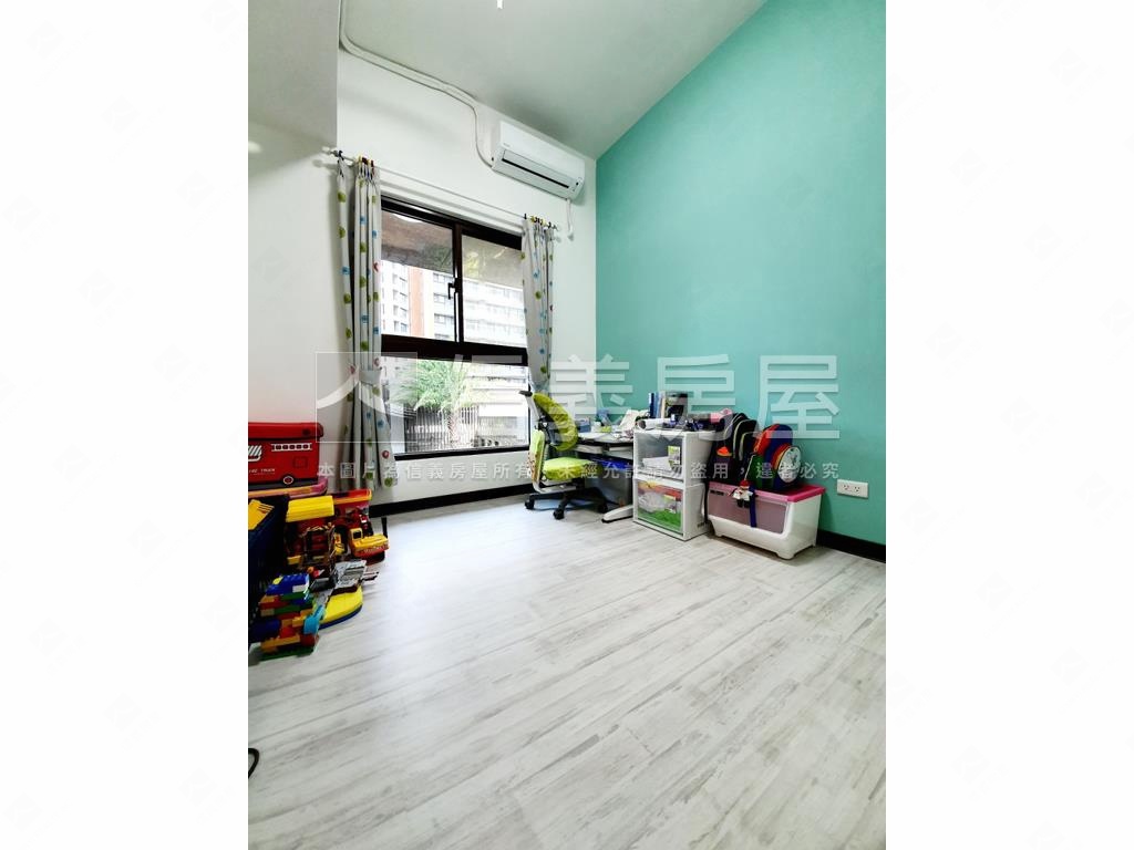 全坤世紀館精品美三房房屋室內格局與周邊環境