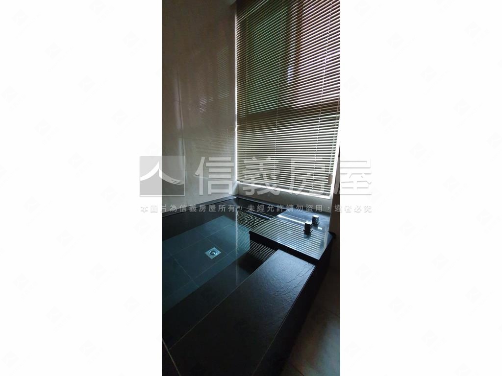 全坤世紀館精品美三房房屋室內格局與周邊環境