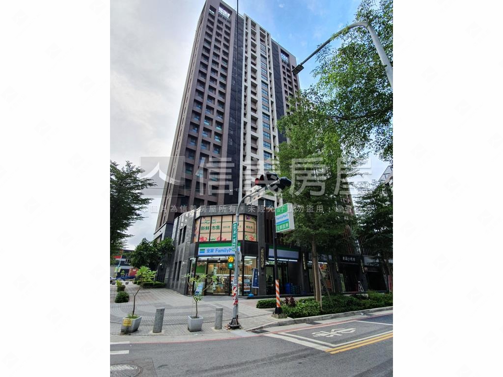 全坤世紀館精品美三房房屋室內格局與周邊環境