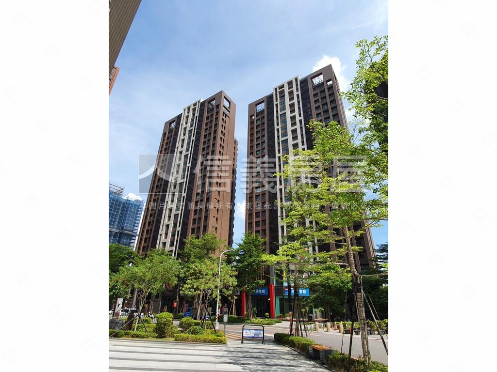 全坤世紀館精品美三房房屋室內格局與周邊環境