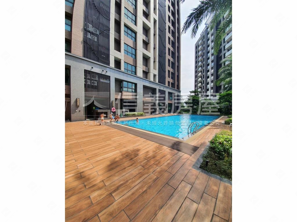 全坤世紀館精品美三房房屋室內格局與周邊環境