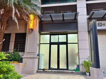 近未來捷運站金店面