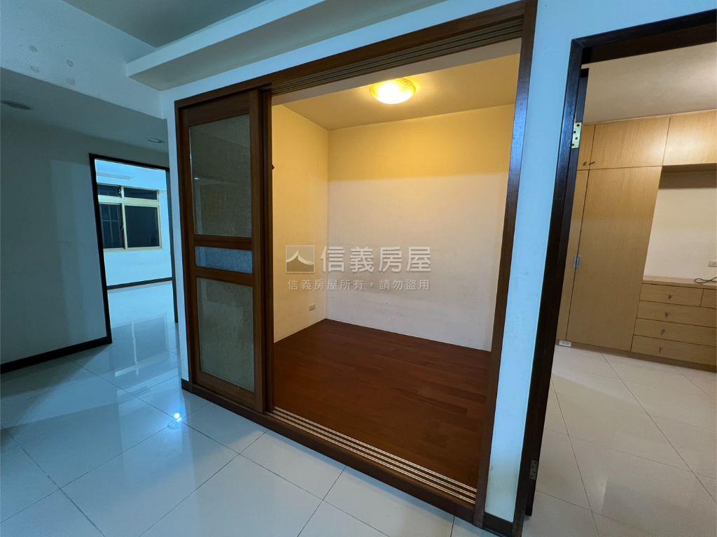 永樂華廈方正三房車位房屋室內格局與周邊環境
