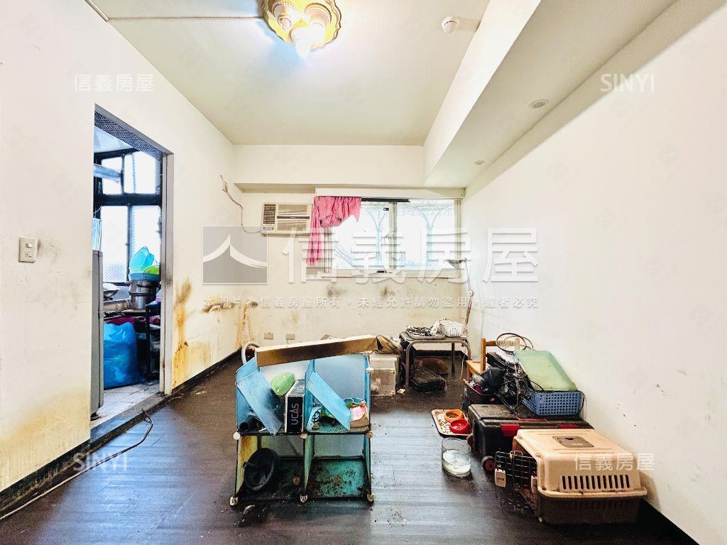 近捷運．靜巷電梯二房二衛房屋室內格局與周邊環境