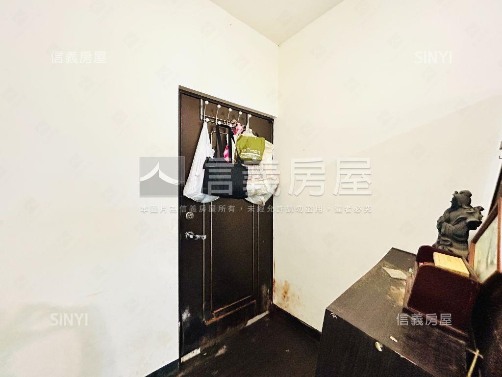 近捷運．靜巷電梯二房二衛房屋室內格局與周邊環境