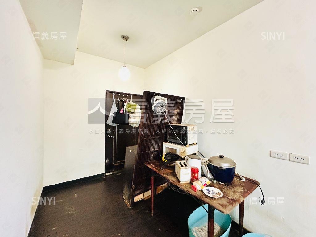 近捷運．靜巷電梯二房二衛房屋室內格局與周邊環境