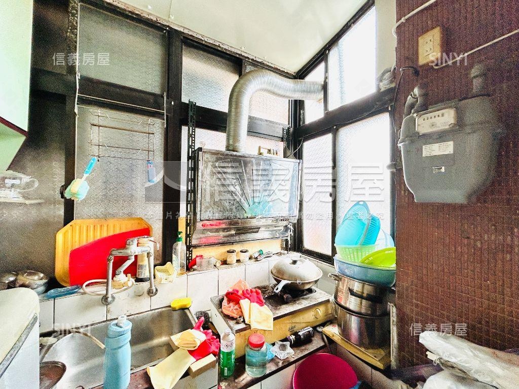 近捷運．靜巷電梯二房二衛房屋室內格局與周邊環境