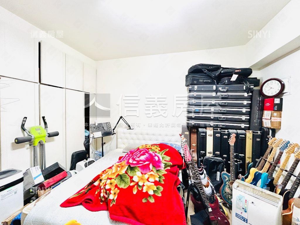 近捷運．靜巷電梯二房二衛房屋室內格局與周邊環境