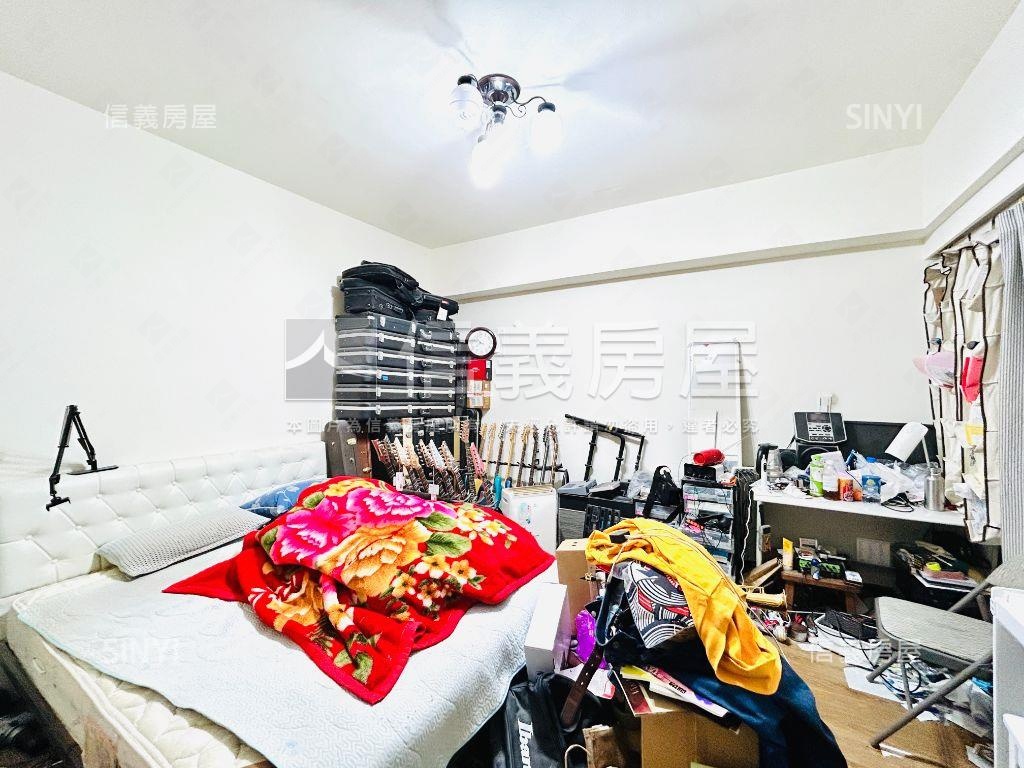 近捷運．靜巷電梯二房二衛房屋室內格局與周邊環境