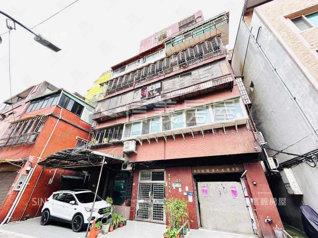 近捷運．靜巷電梯二房二衛房屋室內格局與周邊環境