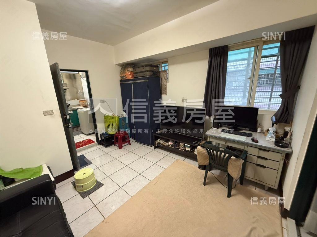 中原弘揚路三面採光套房房屋室內格局與周邊環境