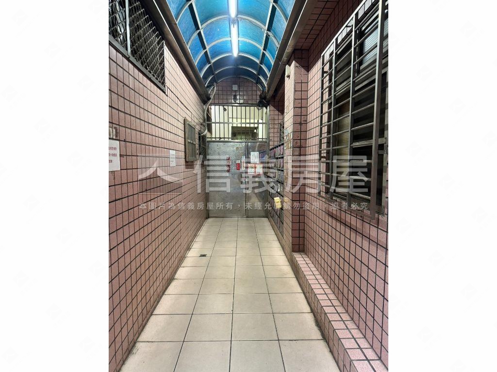 中原弘揚路三面採光套房房屋室內格局與周邊環境