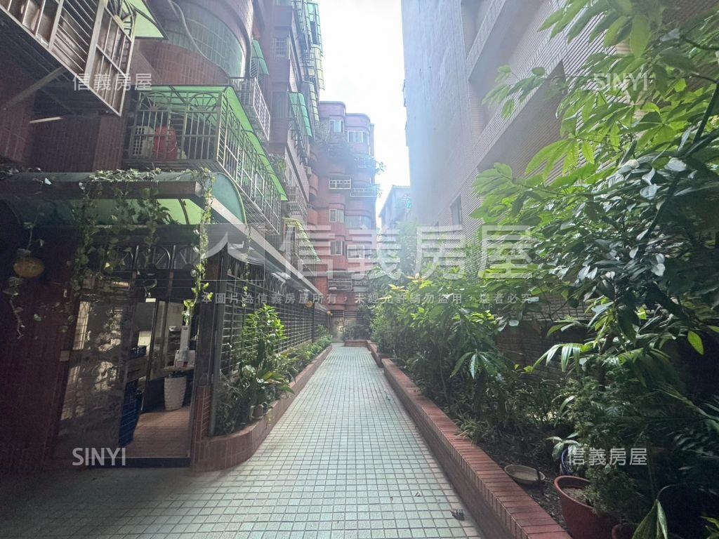 雙捷運⭐經典一樓大空間房屋室內格局與周邊環境