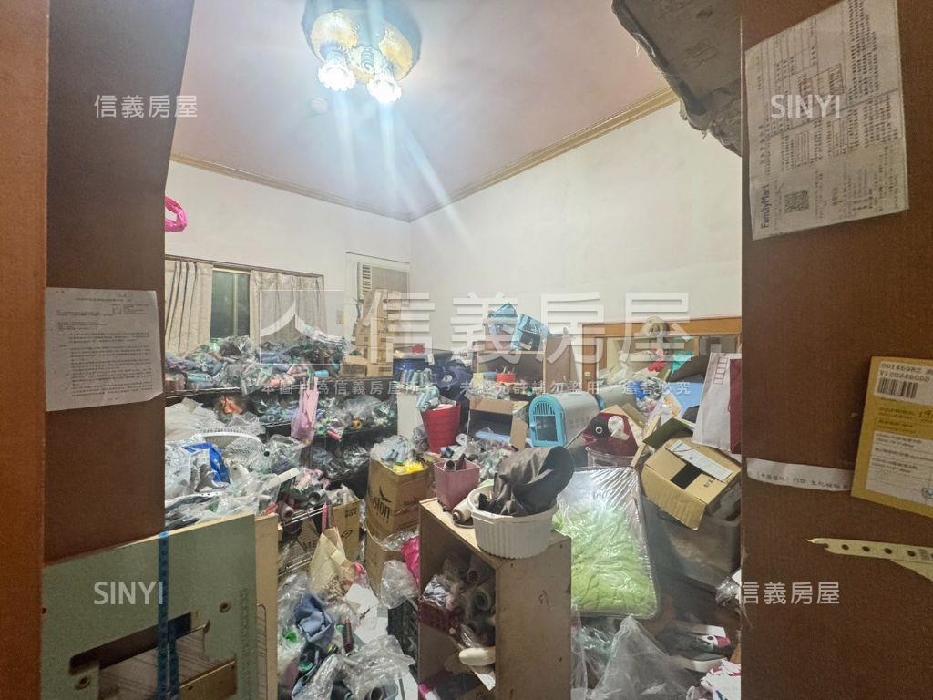 雙捷運⭐經典一樓大空間房屋室內格局與周邊環境