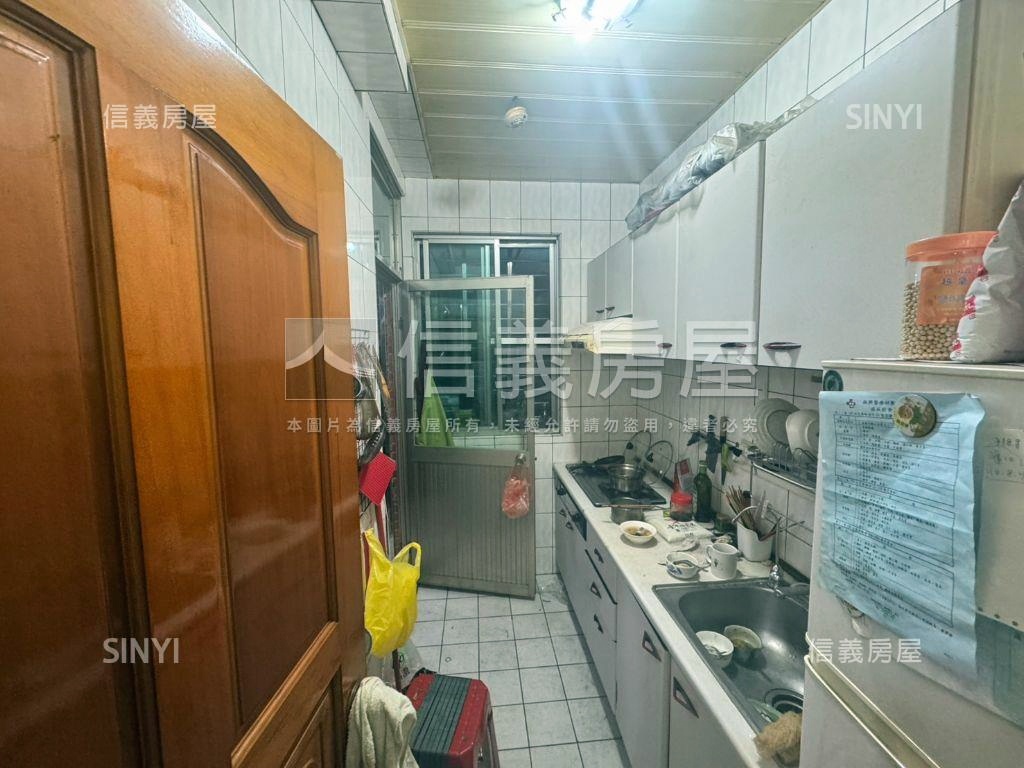 雙捷運⭐經典一樓大空間房屋室內格局與周邊環境