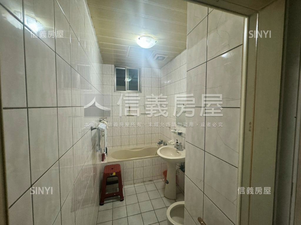 雙捷運⭐經典一樓大空間房屋室內格局與周邊環境