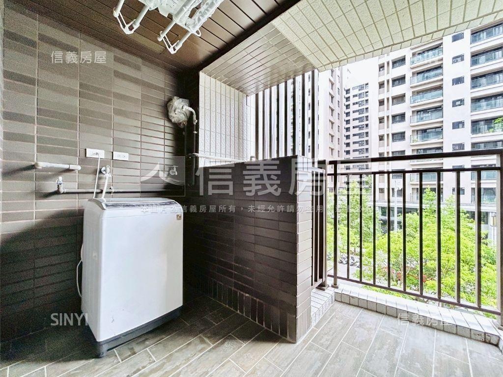 綠雅圖兩房平車全新交屋房屋室內格局與周邊環境