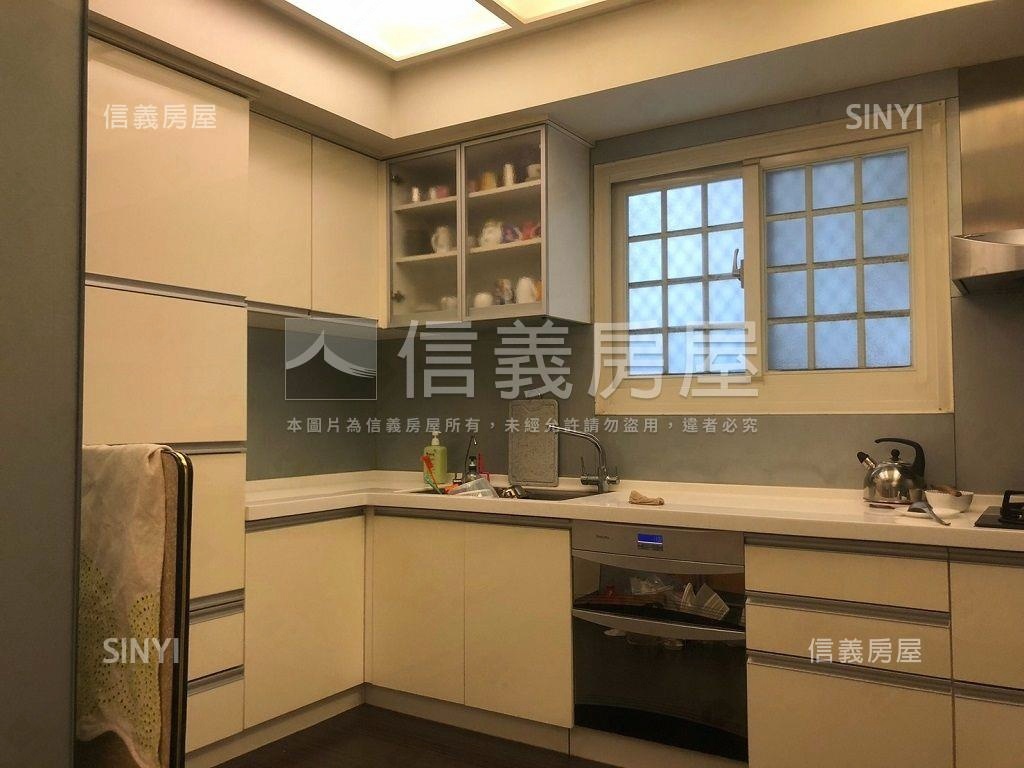 正民生路近審計新村美透店房屋室內格局與周邊環境