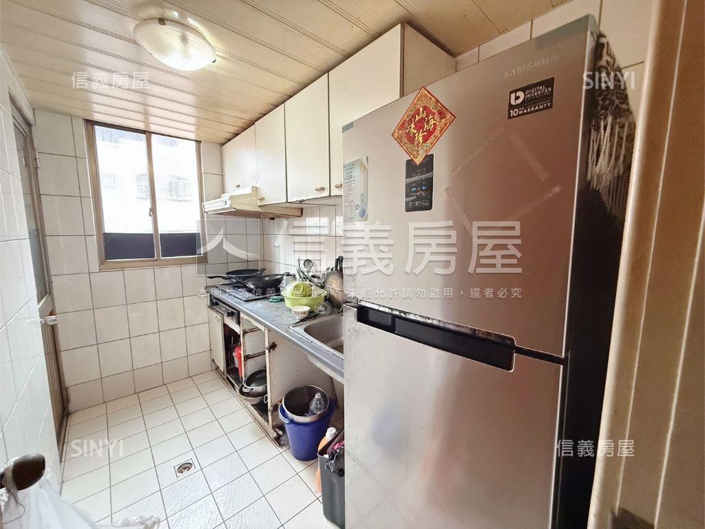 東方大地三房車位房屋室內格局與周邊環境