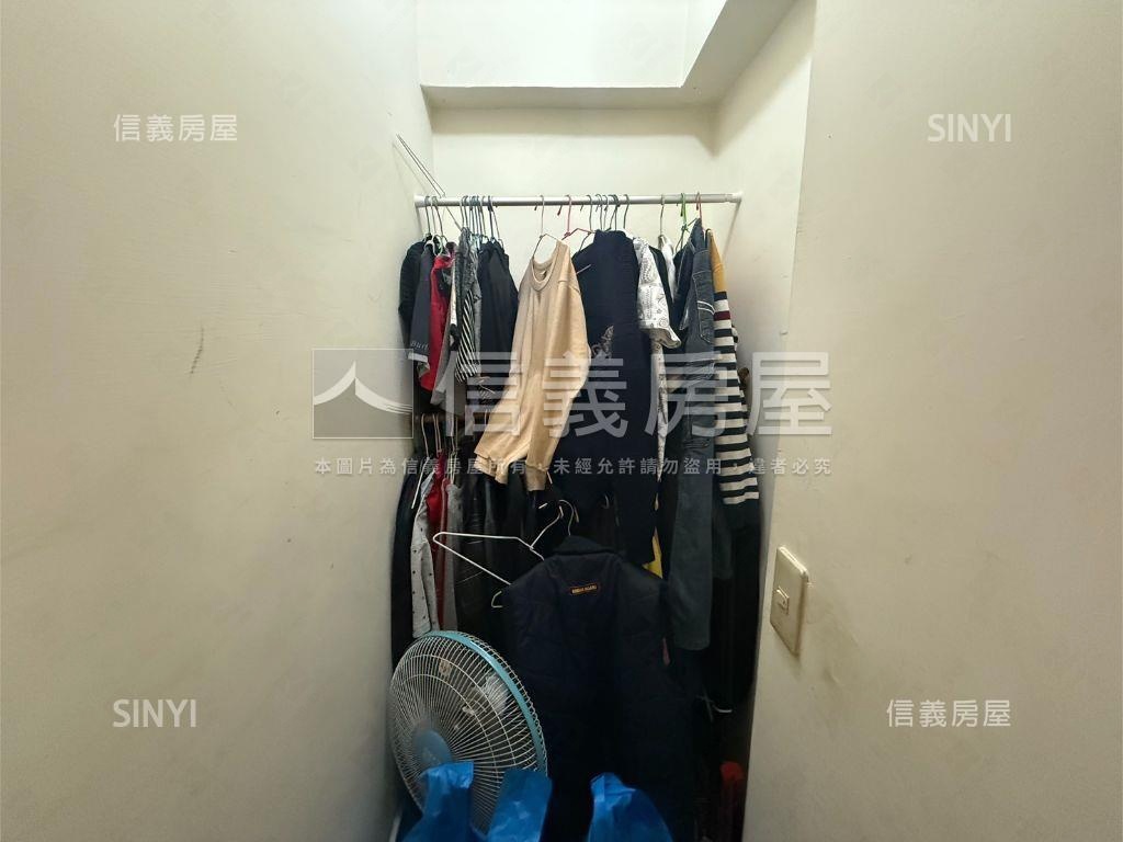 東方大地三房車位房屋室內格局與周邊環境