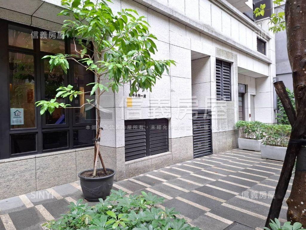 近北門站雙子星問鼎匯挑高房屋室內格局與周邊環境