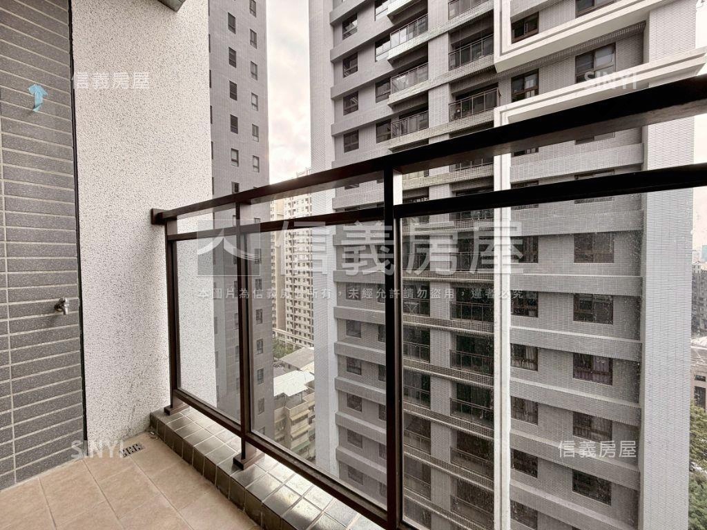 皇普莊園高樓層兩房平面車房屋室內格局與周邊環境