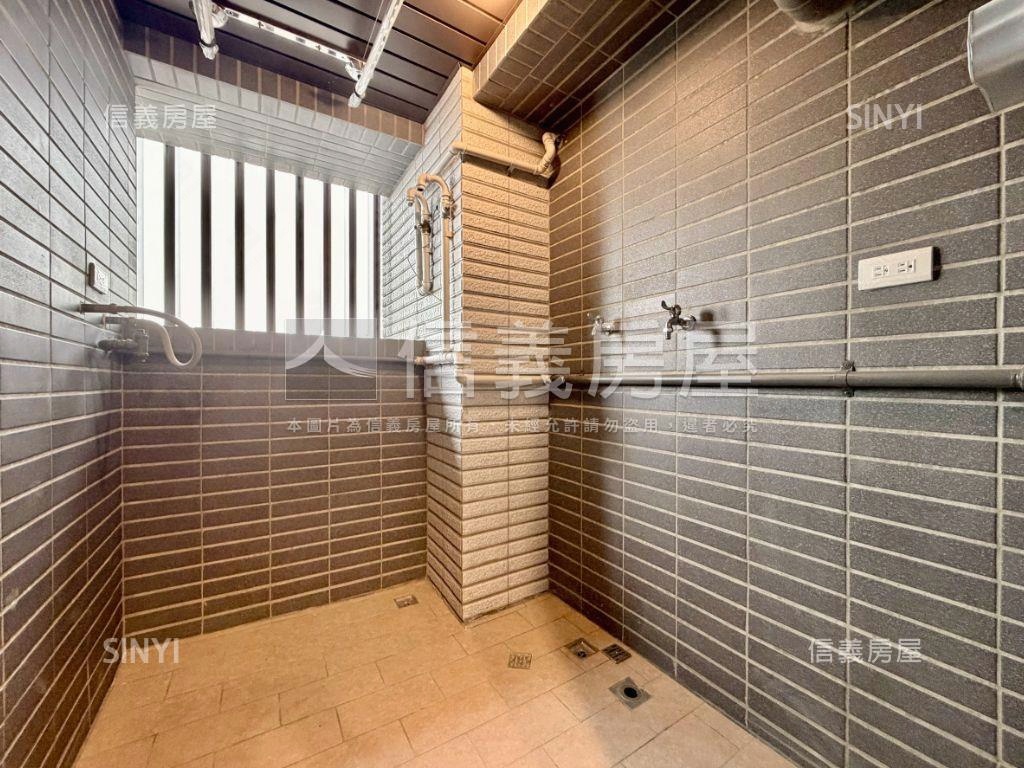 皇普莊園高樓層兩房平面車房屋室內格局與周邊環境