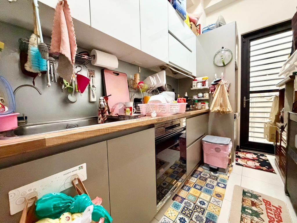 東區輕屋齡邊間車墅房屋室內格局與周邊環境
