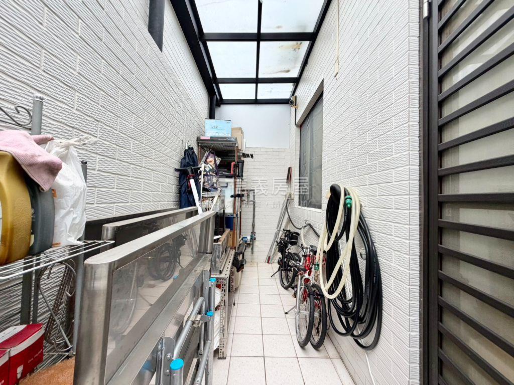 東區輕屋齡邊間車墅房屋室內格局與周邊環境