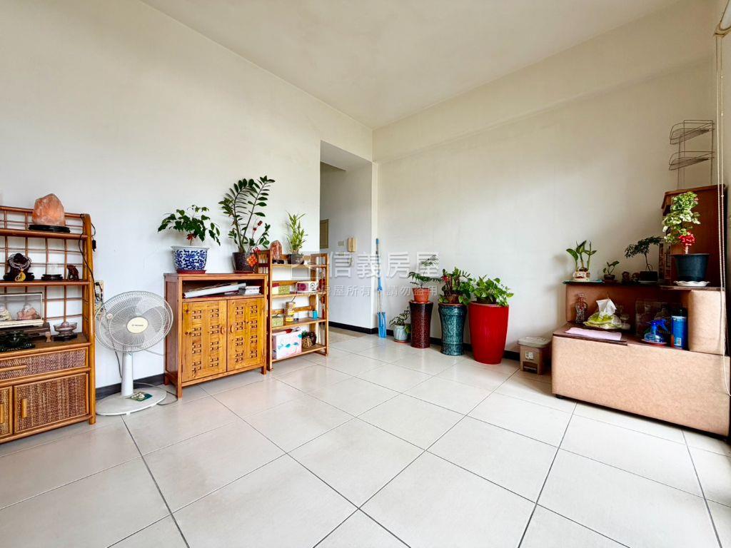 東區輕屋齡邊間車墅房屋室內格局與周邊環境