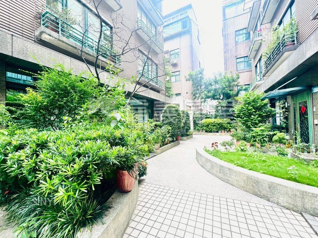 榮耀之星大透帶車庫房屋室內格局與周邊環境