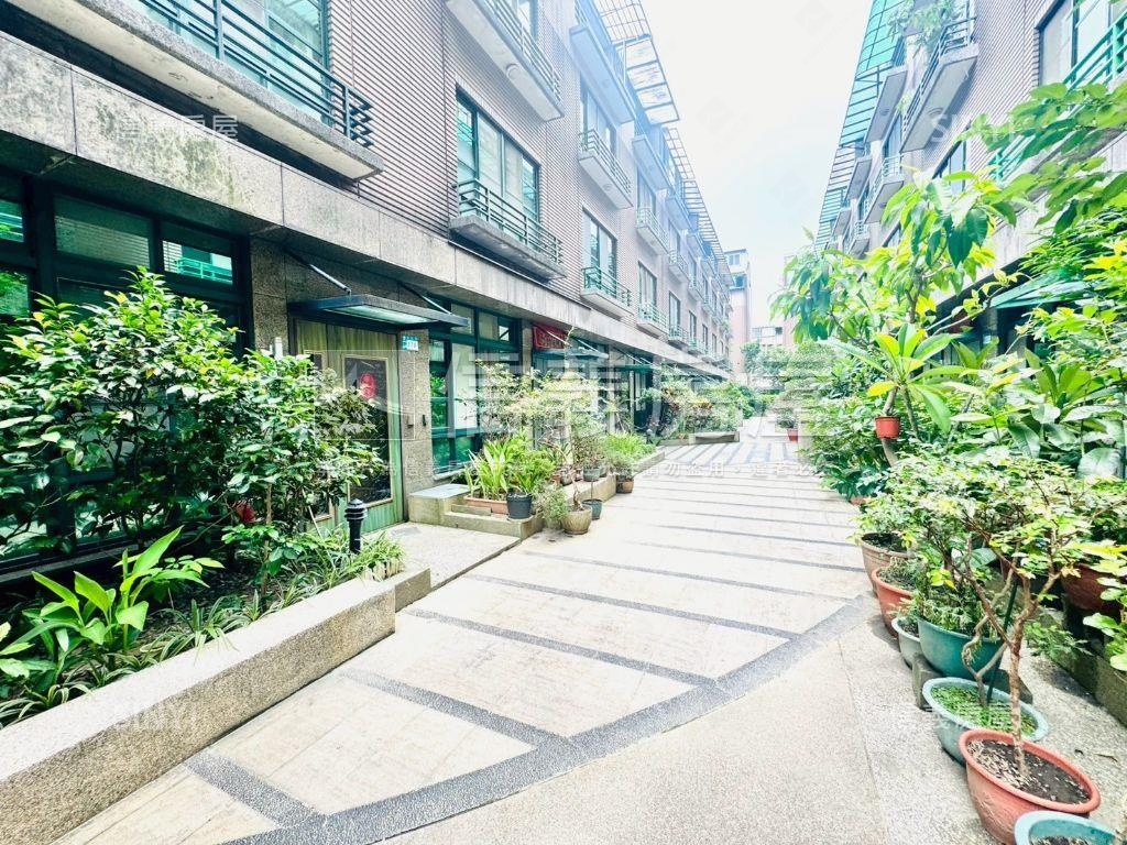 榮耀之星大透帶車庫房屋室內格局與周邊環境