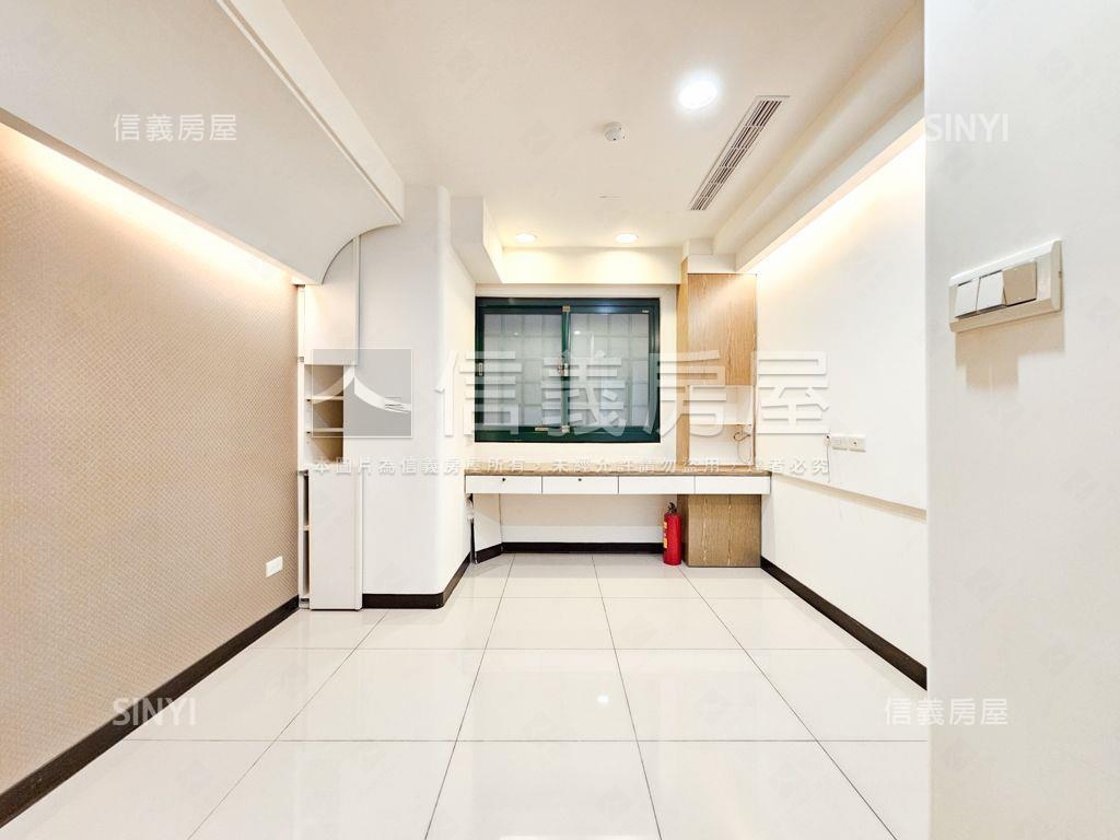 近環西路精美店住＋車位房屋室內格局與周邊環境