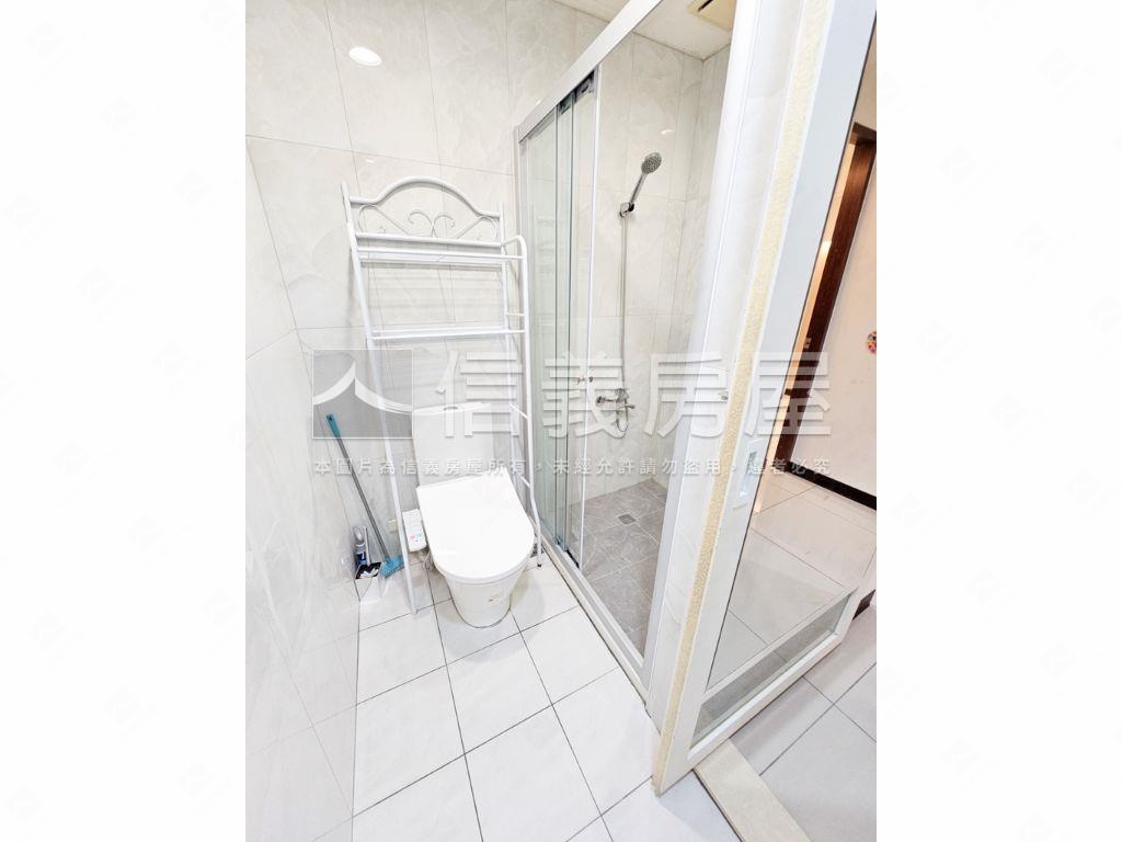 近環西路精美店住＋車位房屋室內格局與周邊環境